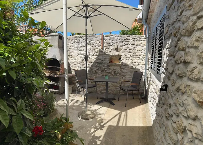 Eleonora Apartments