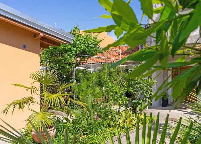 Eleonora Apartments