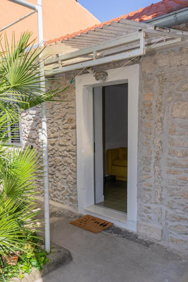 Eleonora Apartment *